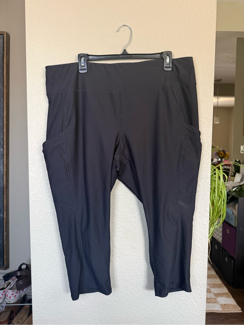 Xersion Black Capri Leggings